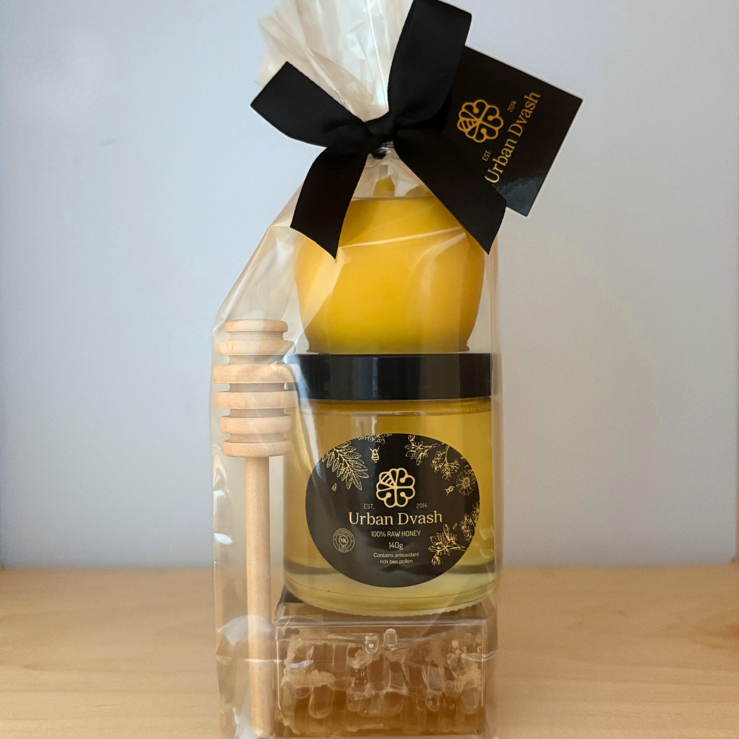 100% Beeswax Apple Candle & honeycomb Gift Package