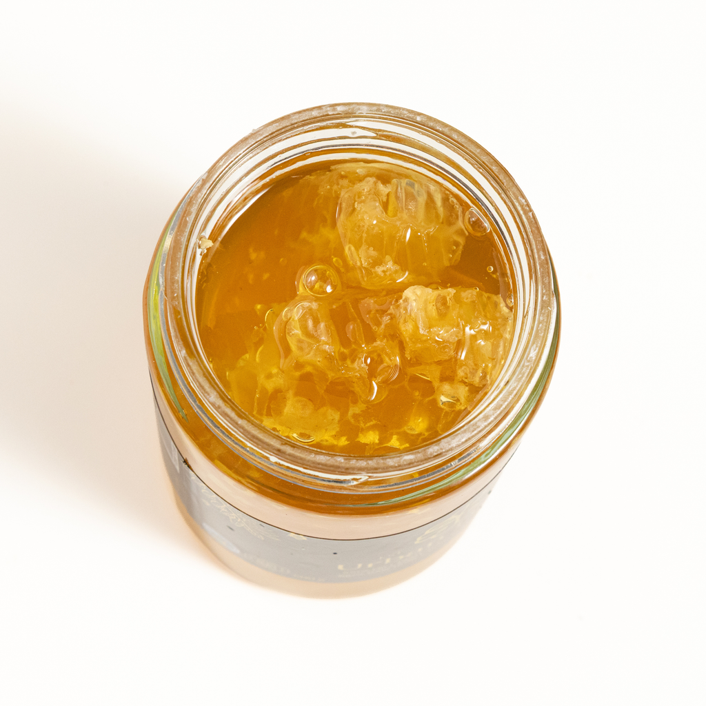 Raw Honey with Honeycomb Chunks – 500 g