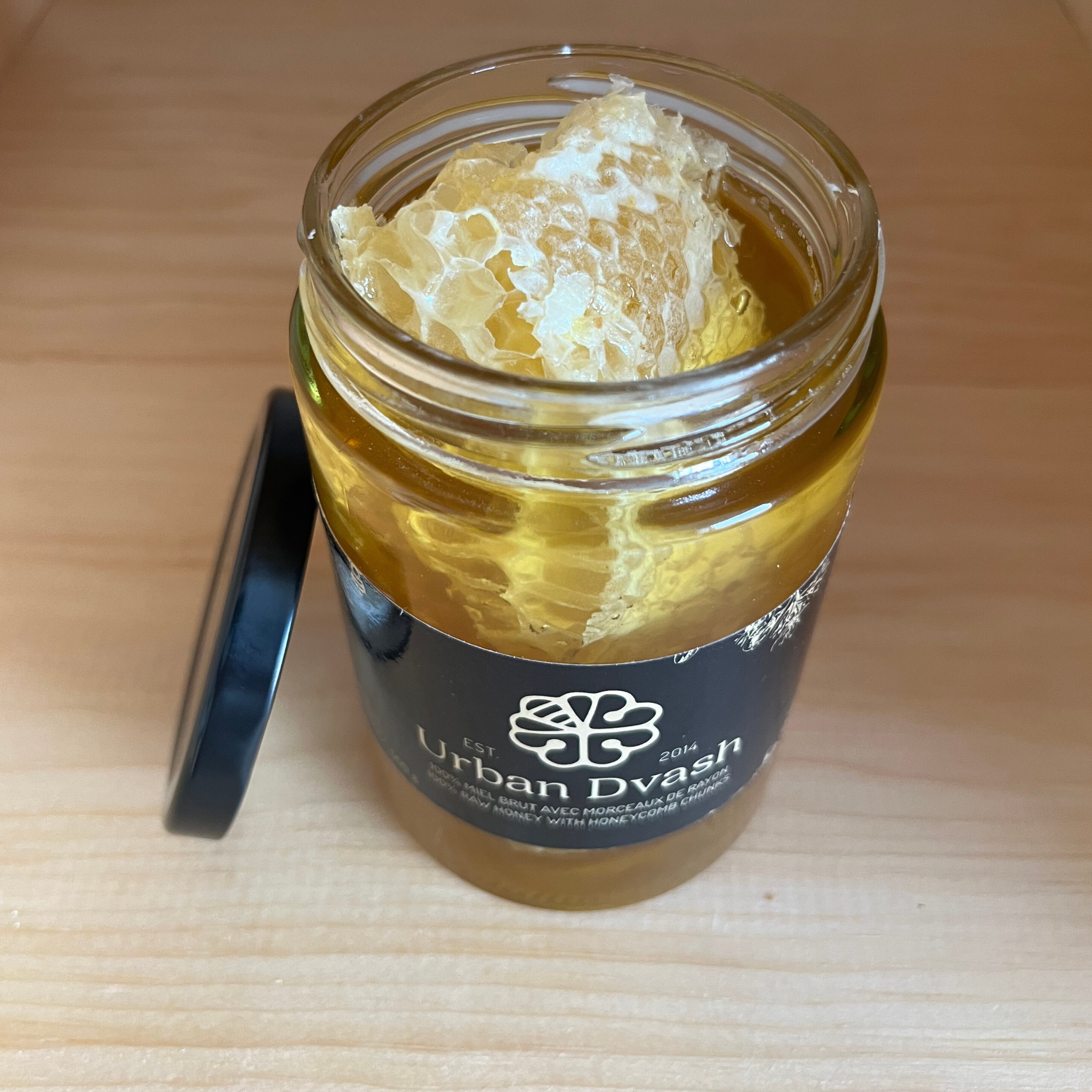 Raw Honey with Honeycomb Chunks – 500 g
